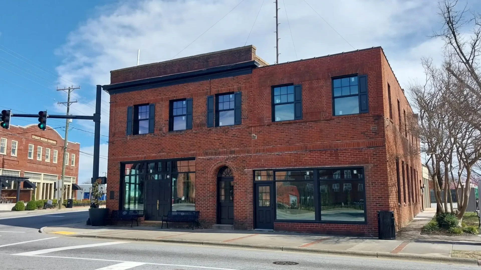 Linville Construction and Glazing hero img1